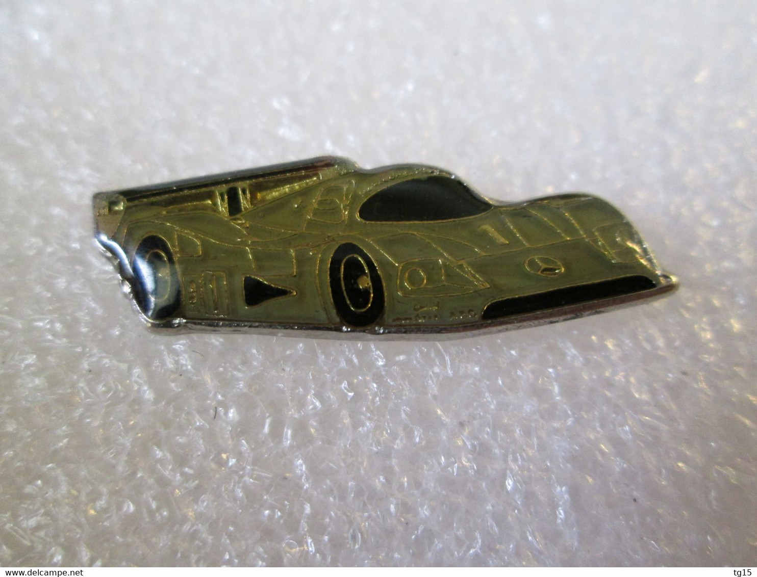 PIN'S    MERCEDES BENZ  SAUBER   C 9 - Mercedes