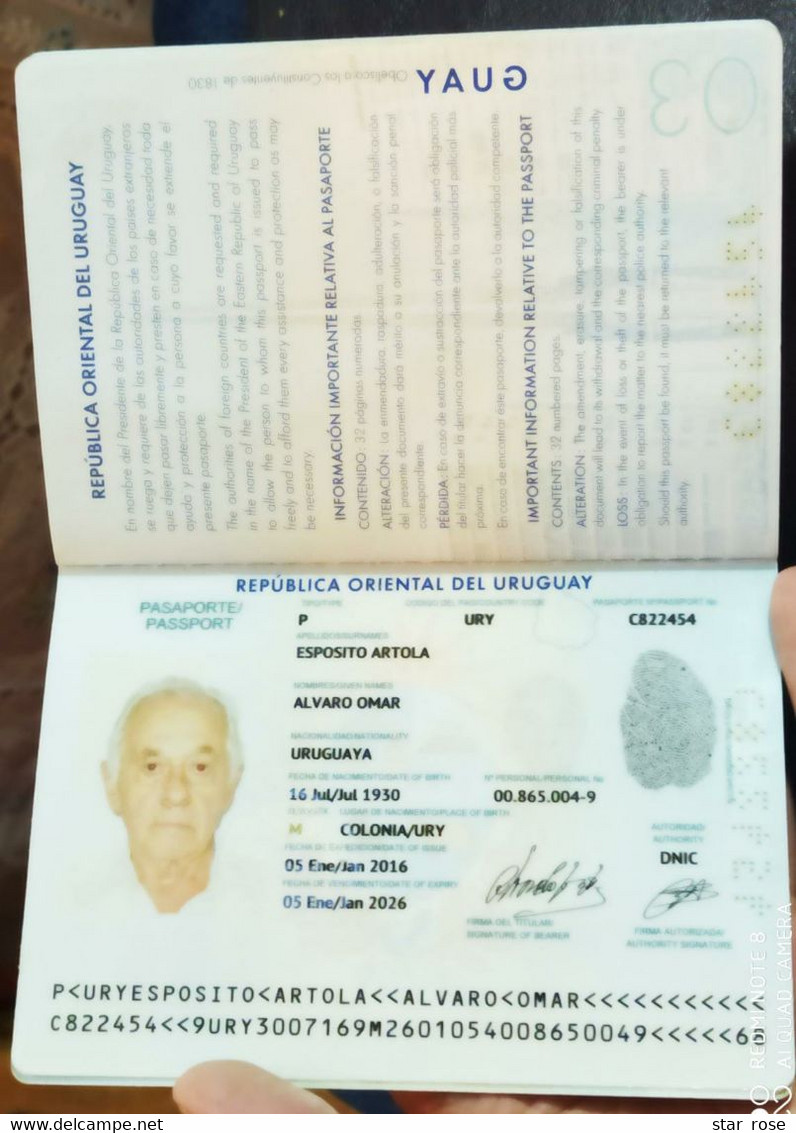 Passport / Passeport - Pasaporte - Reisepass - Uruguay - Complete, Photo Of A Man - Latest Biometric Model - RARE - Historical Documents