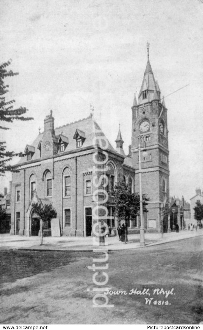 RHYL TOWN HALL OLD B/W POSTCARD WALES - Flintshire