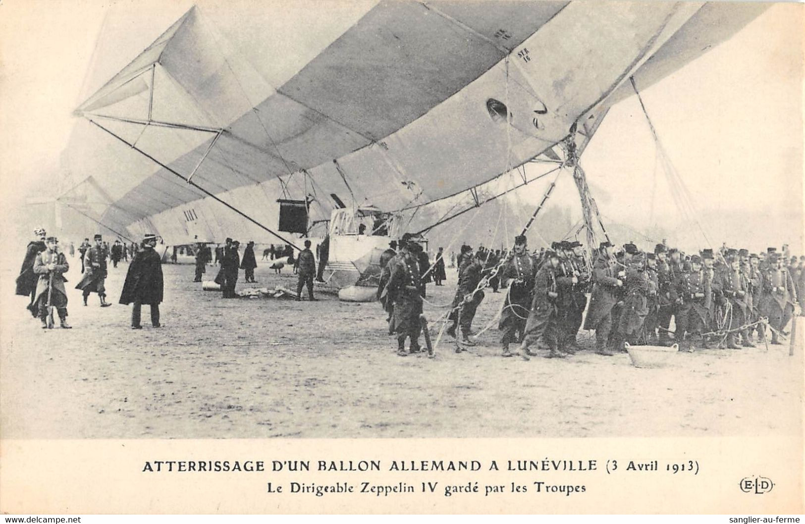 CPA AVIATION ATTERISSAGE D'UN BALLON ALLEMAND A LUNEVILLE 1913 LE DIRIGEABLE ZEPPELIN IV GARDE PAR LES TROUPES - Dirigeables