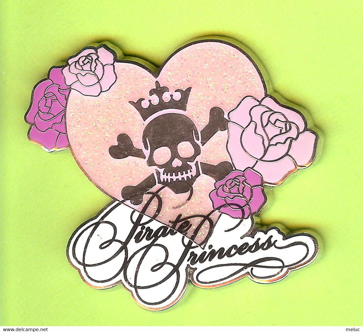Gros Pin's BD Disney Princesse Pirate Crâne Et Roses Coeur  - 8S13 - Disney