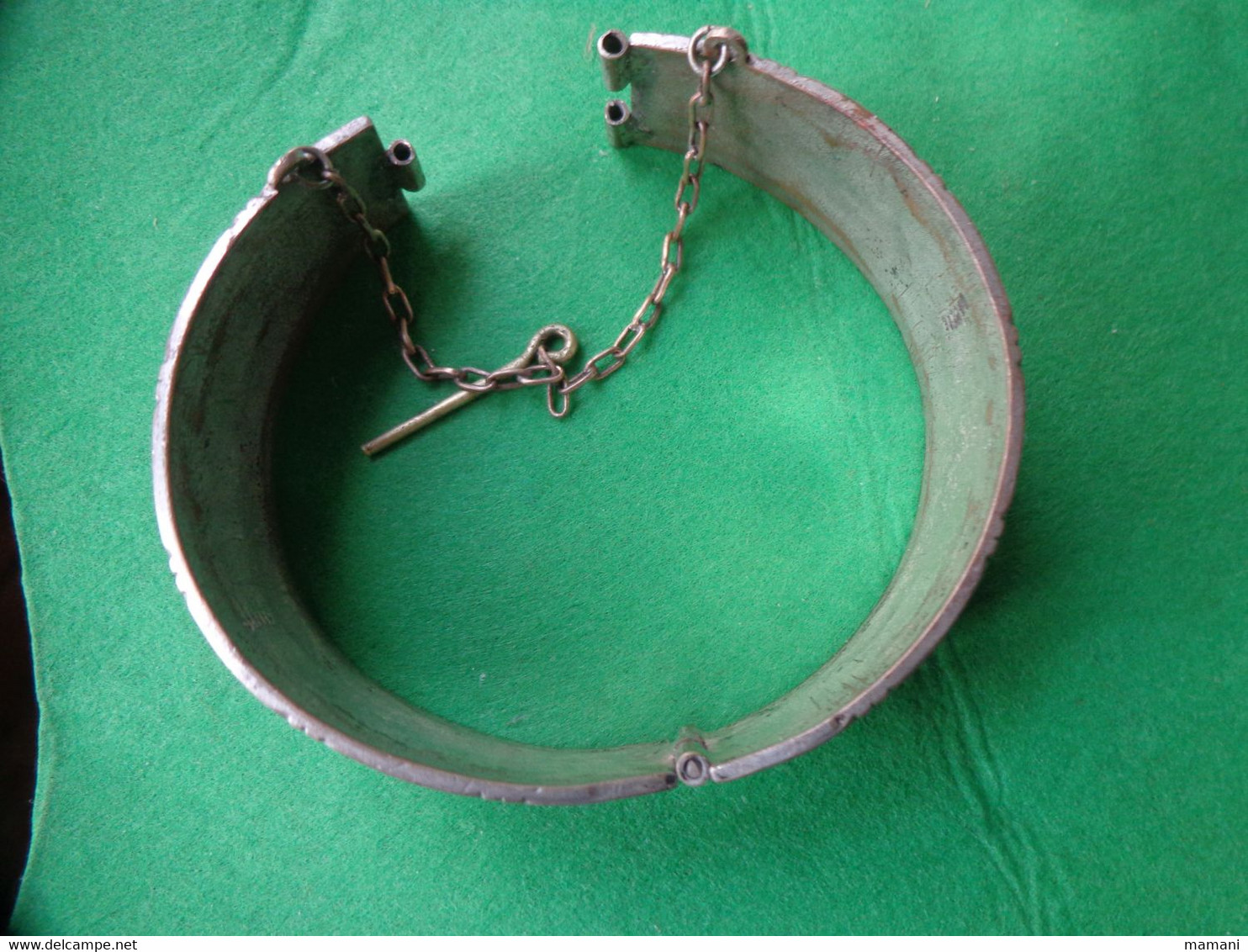 bracelet metal a identifier