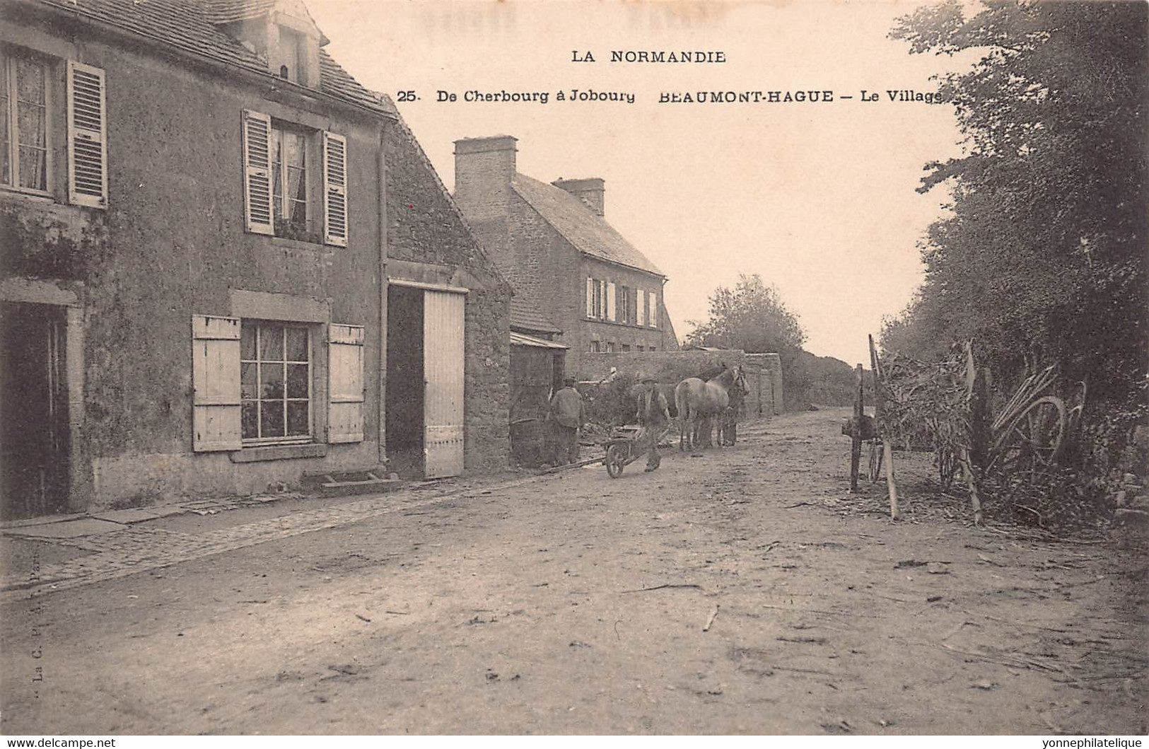 50 - MANCHE - BEAUMONT-HAGUE - Le Village - Route De Cherbourg à Jobourg (10098) - Beaumont