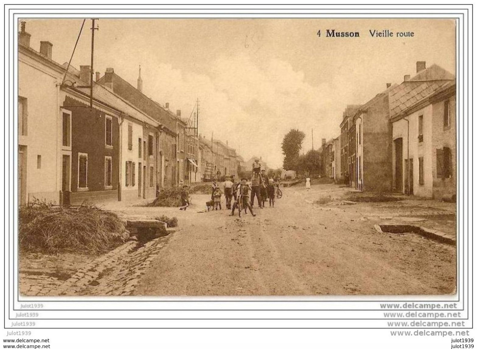 MUSSON ..--    Vieille Route . Très Animée !!! - Musson