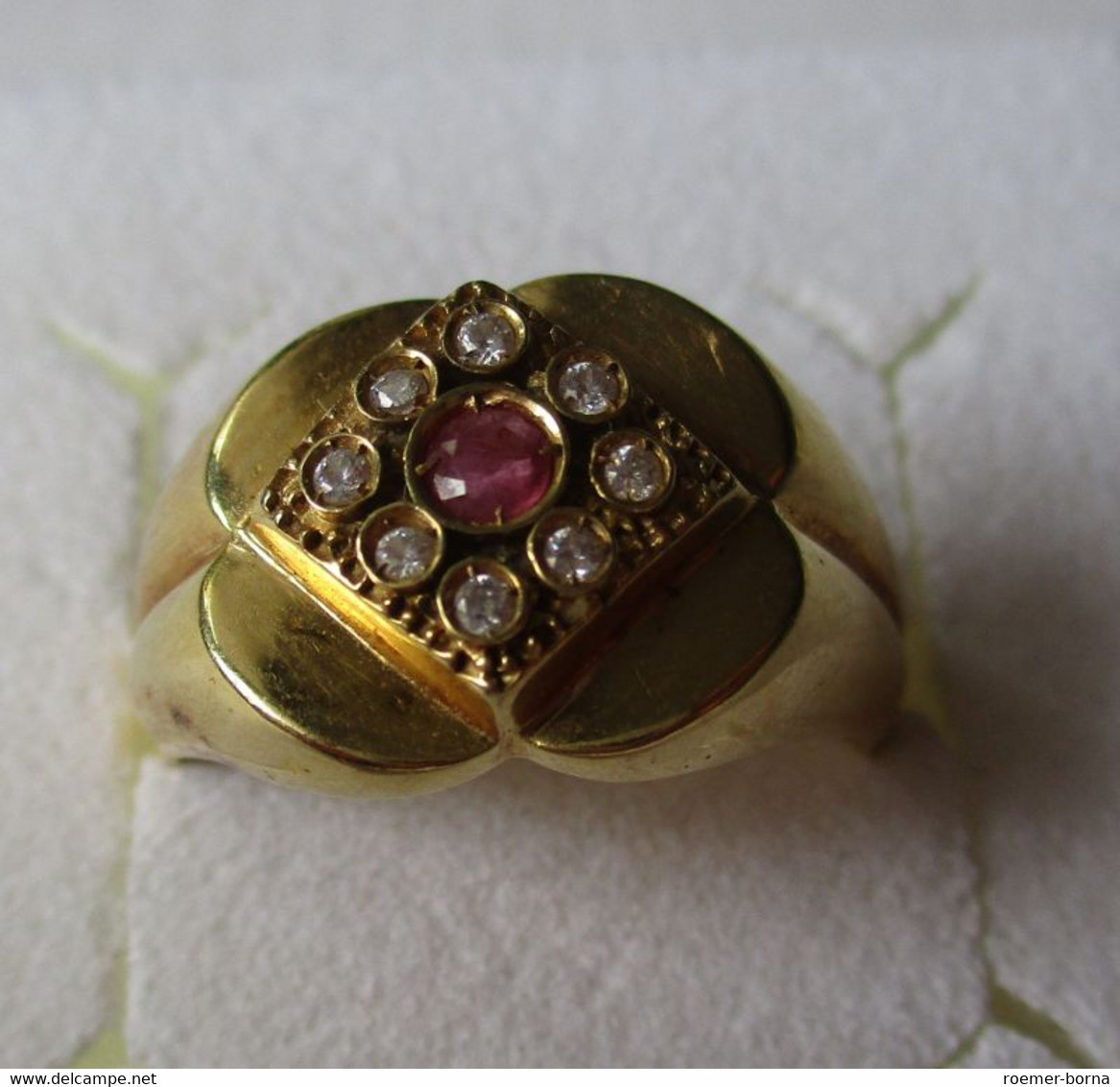 Eleganter 750er Gold Damenring Mit 8 Kleinen Diamanten Und Rubin (125958) - Ringe