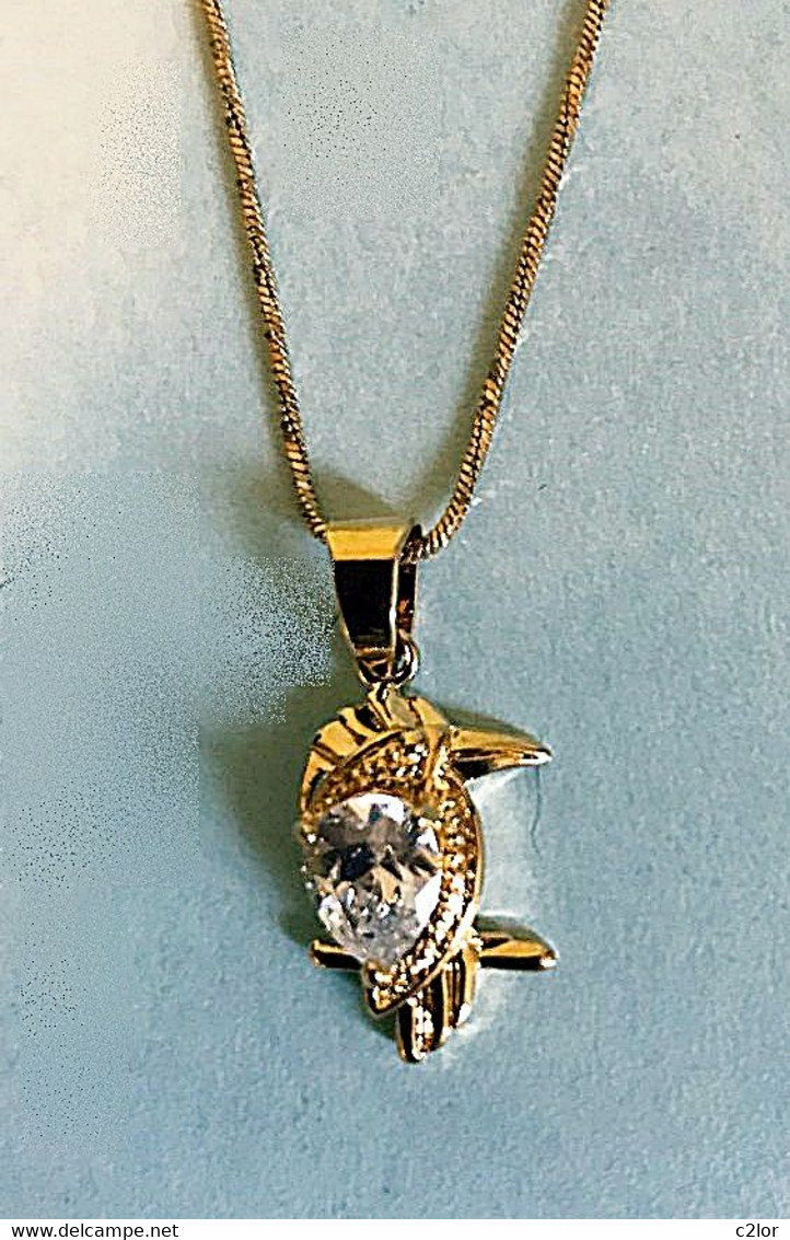 Pendentif Oiseau Exotique Et Sa Chaîne En Métal Doré Et Strass NEUF - Pendentifs