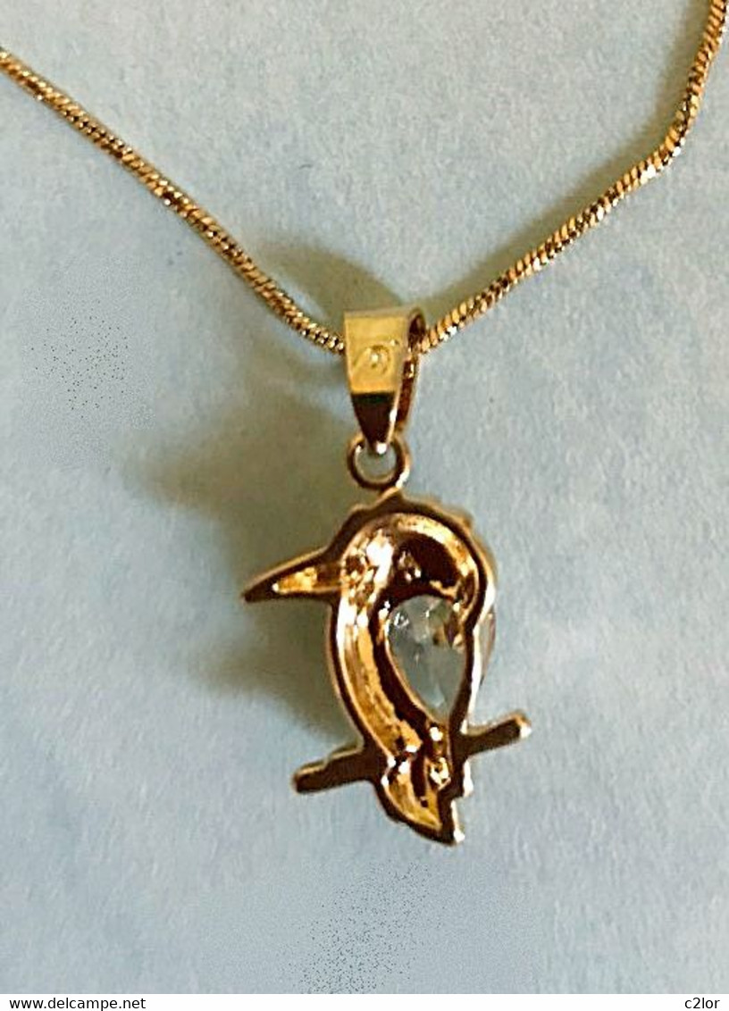 Pendentif Oiseau Exotique Et Sa Chaîne En Métal Doré Et Strass NEUF - Anhänger