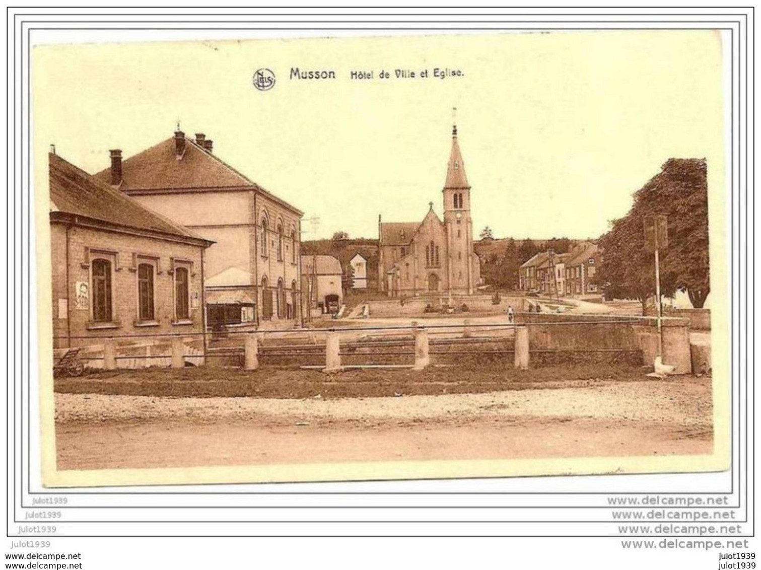 MUSSON ..-- Hôtel De Ville Et Eglise .   Vers PERUWELZ ( Melle Marie - José BUSE ) . Voir Verso . - Musson