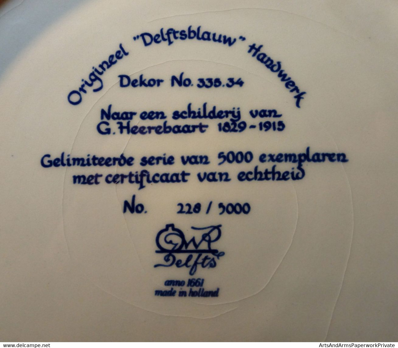 Édition limitée : assiette bleue originale Delft et assiette similaire bleue Delft/ Limited Edition: Original Delft