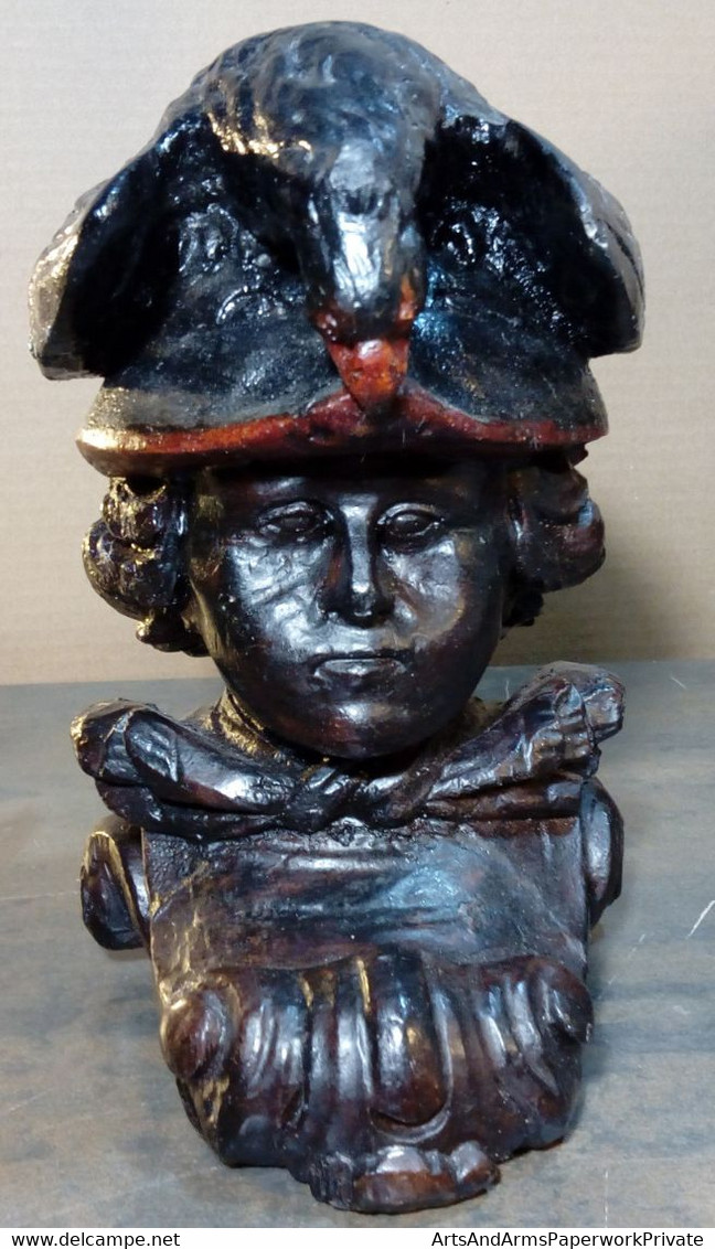 Buste Très Spéciale D'une Femme Avec Un Aigle Sur La Tête Avec Un Bec Au Chapeau, 21,5 Cm/ Bust Of Woman With Eagle - Sonstige & Ohne Zuordnung