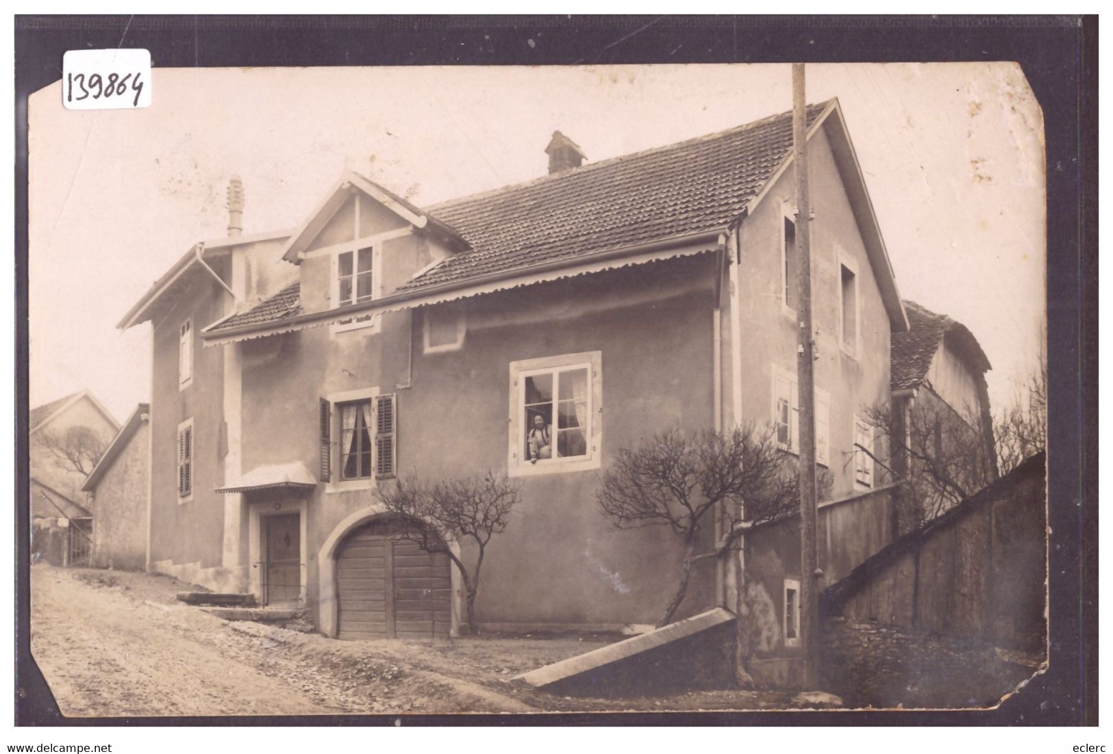 CORCELLES - UNE FERME - ( 4 COINS DEFECTUEUX ) - Corcelles