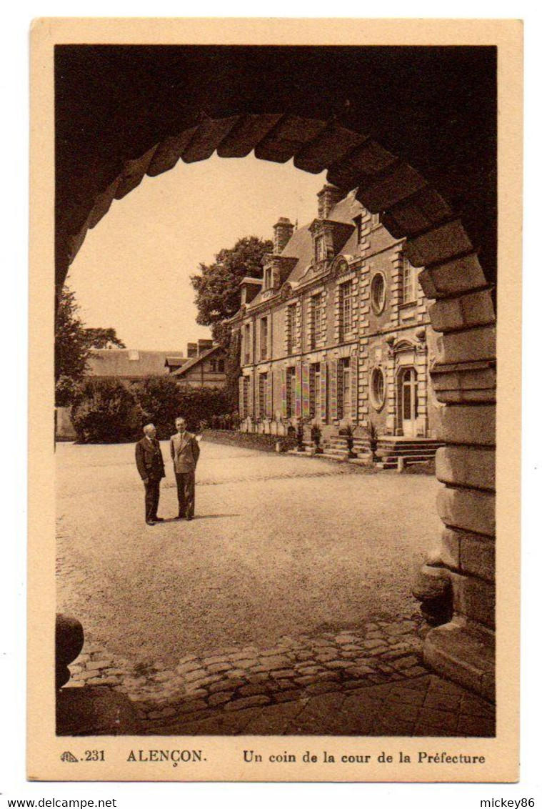 ALENCON --Un Coin De La Cour De La Préfecture (animée ) ........................à Saisir - Alencon