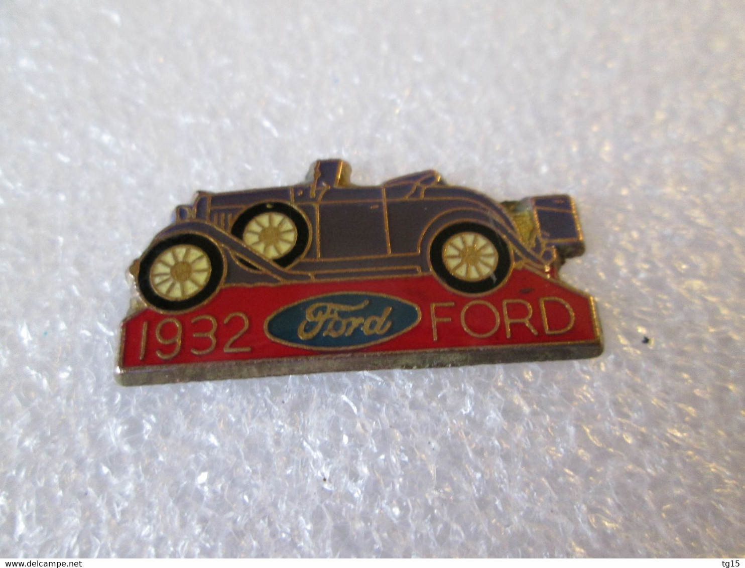 PIN'S   FORD  V 8  1932 - Ford