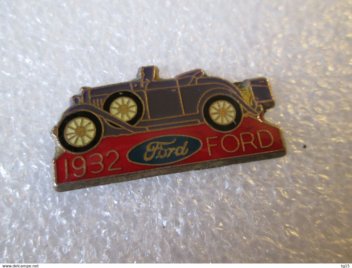 PIN'S   FORD  V 8  1932 - Ford