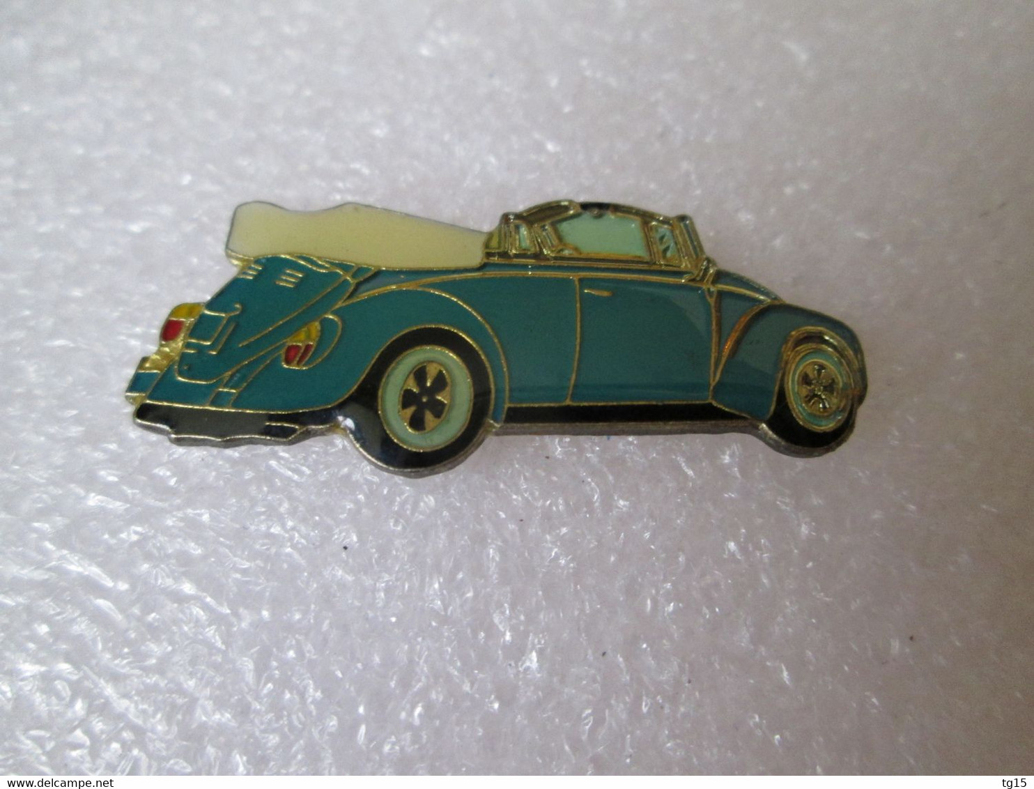 PIN'S    VOLKSWAGEN  COCCINELLE  CABRIOLET - Volkswagen