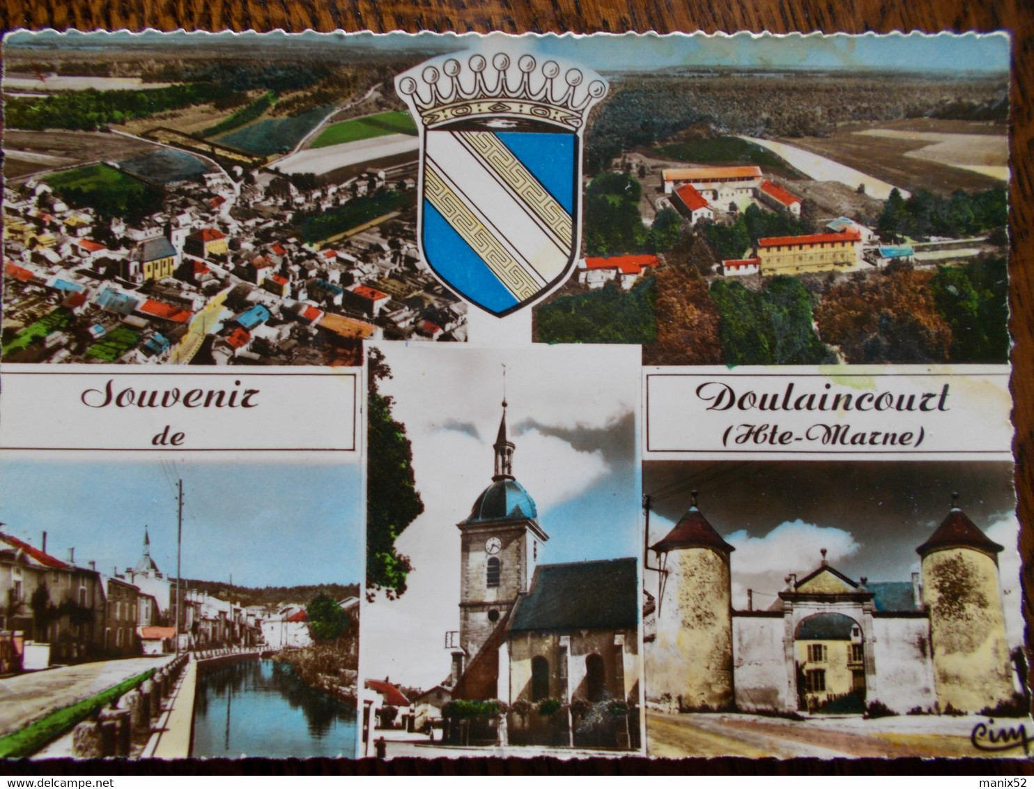 52 - DOULAINCOURT - Souvenir De Doulaincourt. (Multivues Avec Blason) CPSM - Doulaincourt