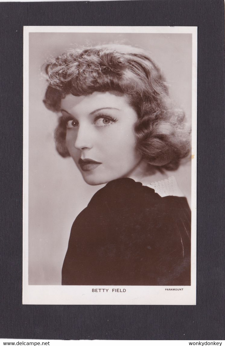 Betty Field.    Actress.   Picturegoer Series.  (Card Number 1440).    RPPC. - Schauspieler