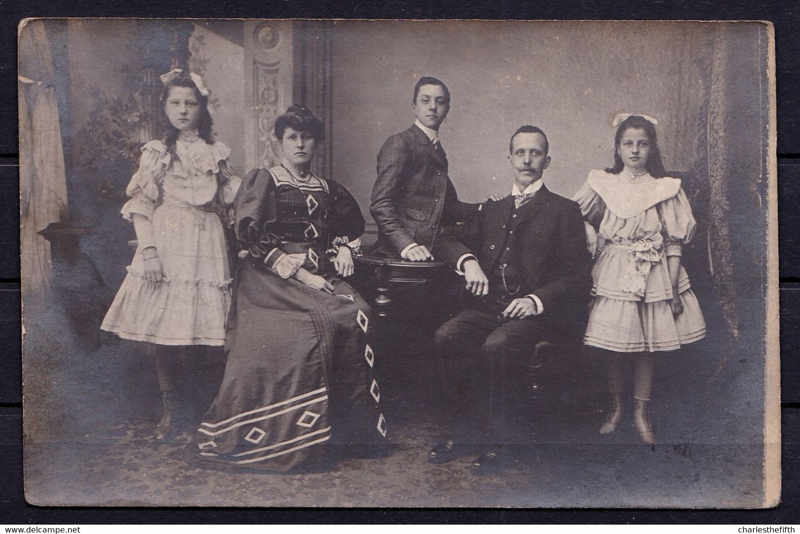1800 VIEILLE PHOTO FAMILLE BONJEAN - SURREALISME - TRUQUEE ( Regardez La Tête De La Fille à Gauche ) MARGUERITE BONJEAN - Ancianas (antes De 1900)