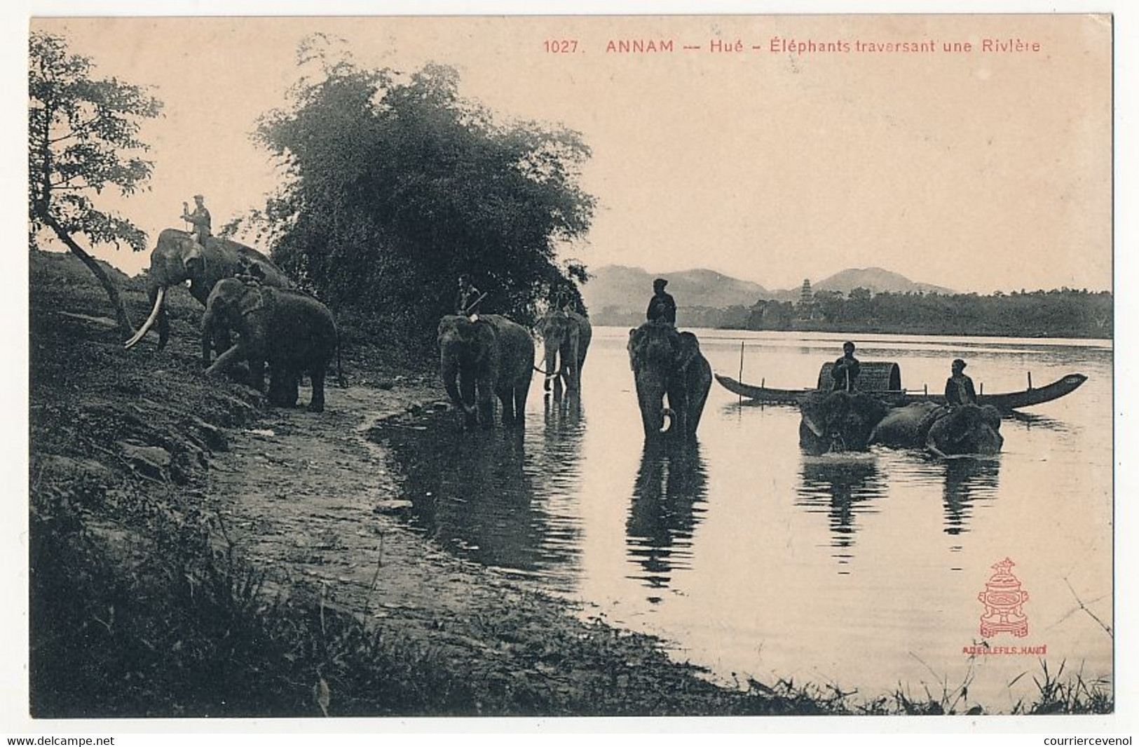 CPA - ANNAM - Hué - Eléphants Traversant Une Rivière - Vietnam