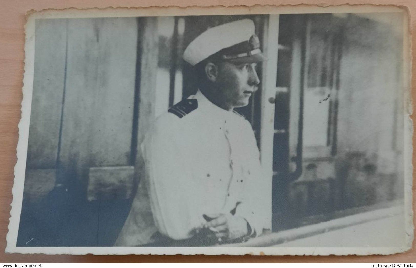 Photo D'un Homme En Uniforme - Soldat  - Carte Photo - Portrait - Uniforme Blanc - Fotografia