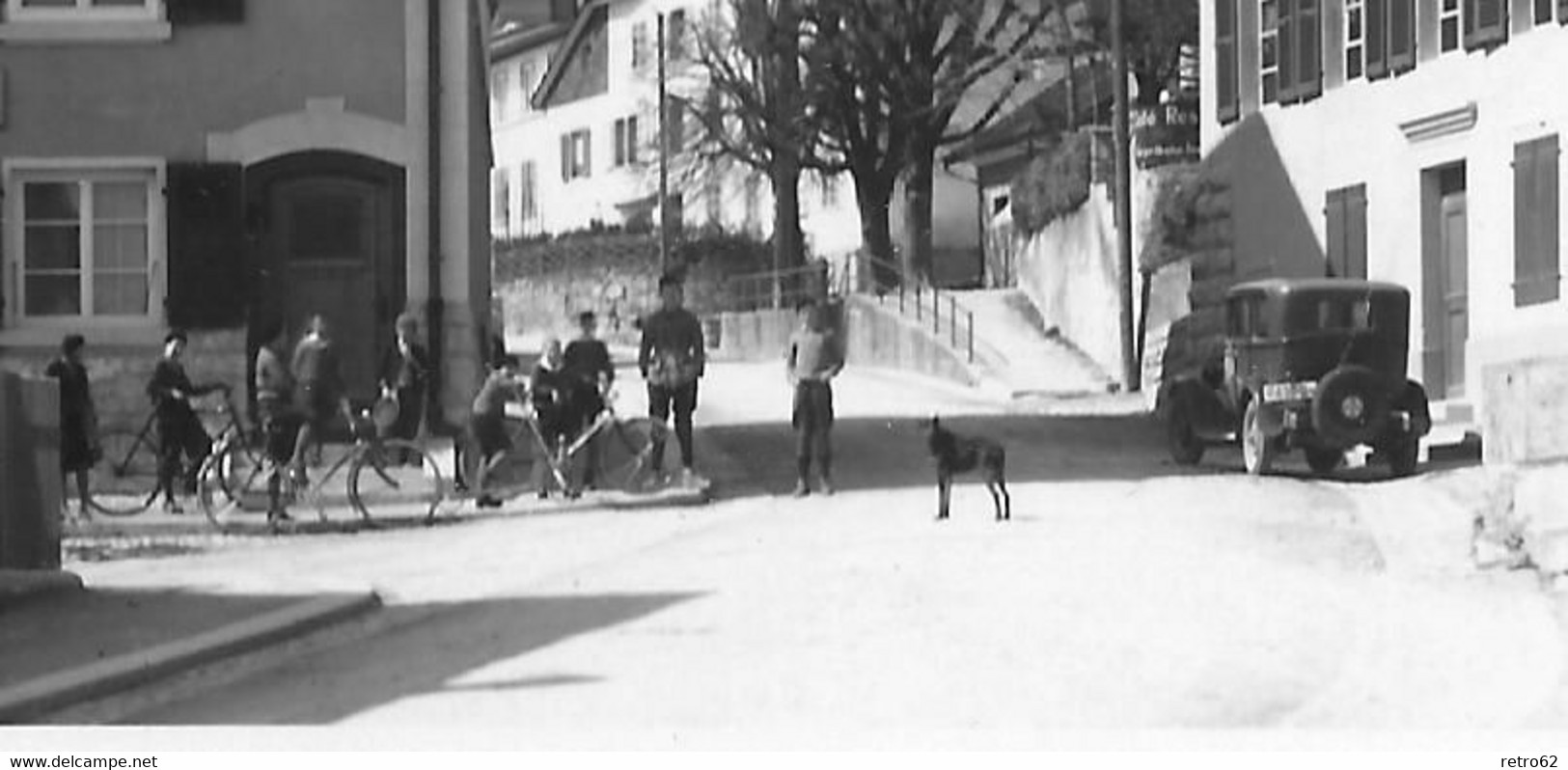 EVILARD → Dorfzentrum Mit Oldtimer Und Radfahrern, Fotokarte Ca.1945 - Evilard