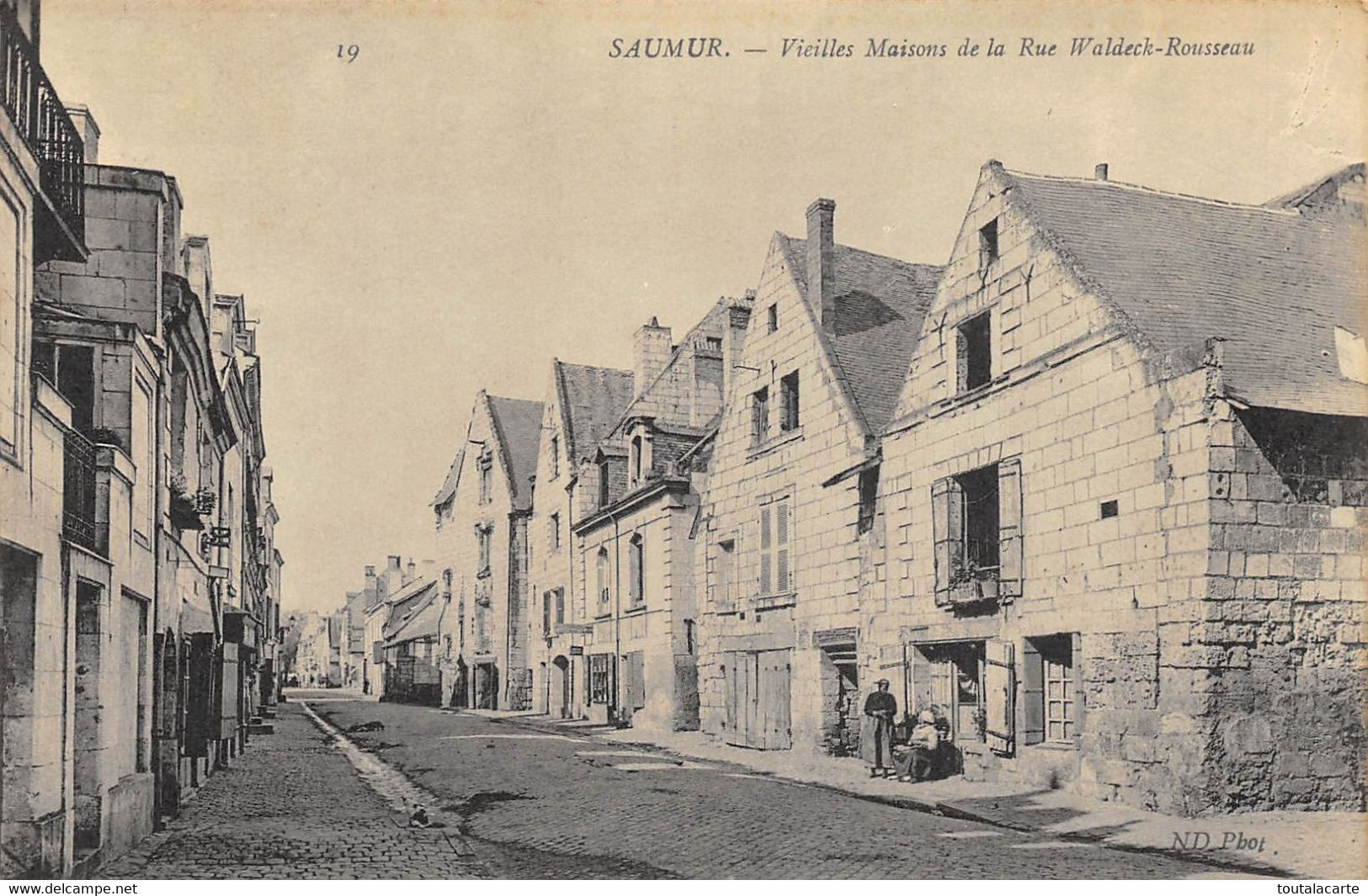 CPA 49 SAUMUR VIEILLES MAISONS DE LA RUE WALDECK ROUSSEAU - Saumur