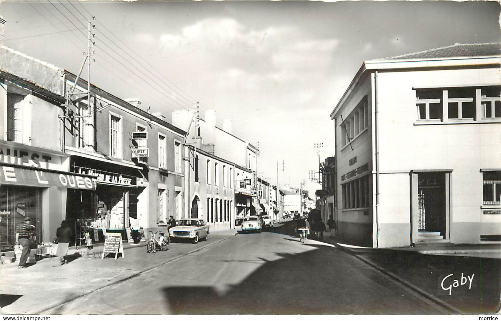 CHALLANS - Rue Carnot.(la Maison De La Presse). - Challans