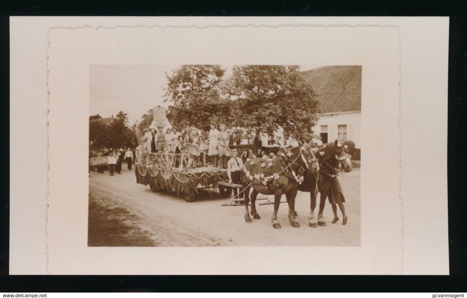 OOSTWINKEL  FOTO 12 X 8 CM  - TERUGKEER POLITIEKE GEVANGENE   GEEN  BESCHRIJVING 2 SCANS - Zomergem