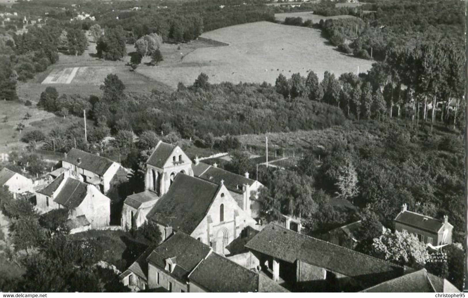 95.n° 24442. Fosses . église Du 12 E Siècle. Vue Generale Aérienne. Cpsm . - Fosses