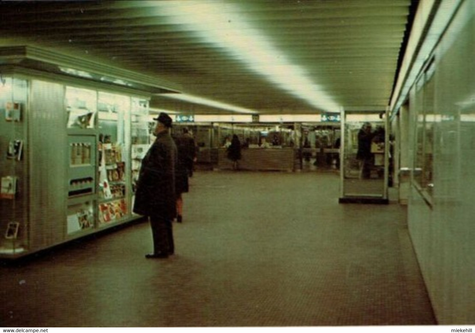 BRUXELLES-ETTERBEEK-STATION SCHUMANN-METRO -HALL CORRESPONDANCE GARE SNCB-CABINE TELEPHONE - Vervoer (openbaar)