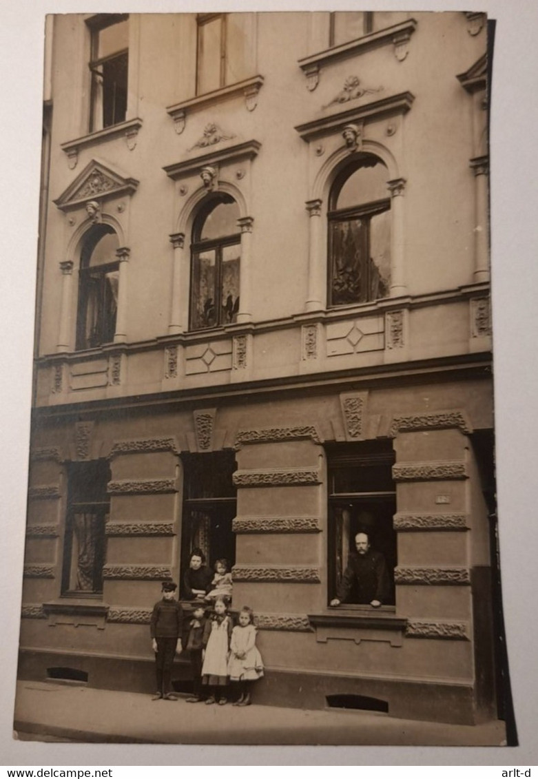 DC2500A - Berlin Treptow. Familienfoto. Hausfassade. - Treptow