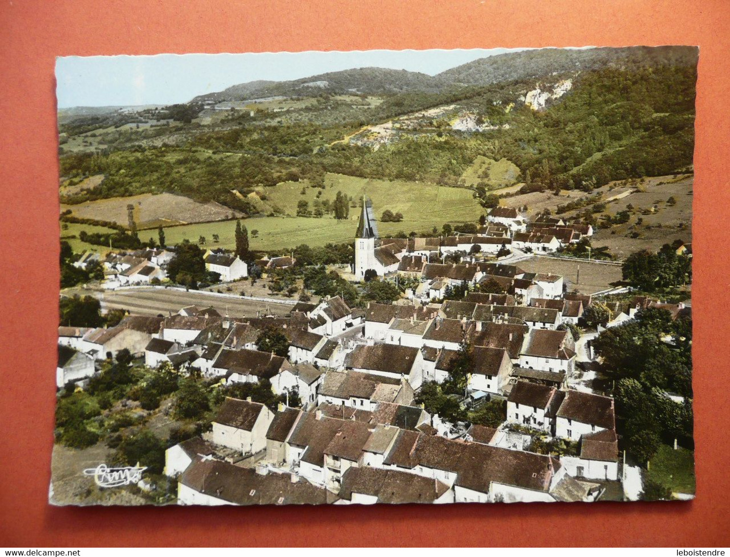 CPSM  BEAUFORT DU JURA  VUE GENERALE AERIENNE       VOYAGEE 1967 TIMBRE - Beaufort