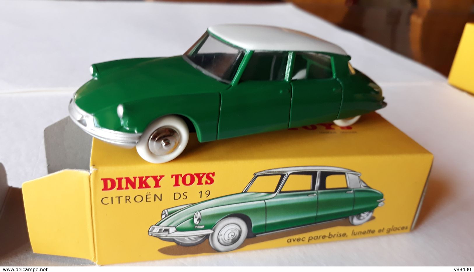 DINKY TOYS - CITROËN DS 19 . 24 CP - Miniature Avec Sa Boite Et Certificat - Réedition Atlas . Échelle 1/43 - Dinky