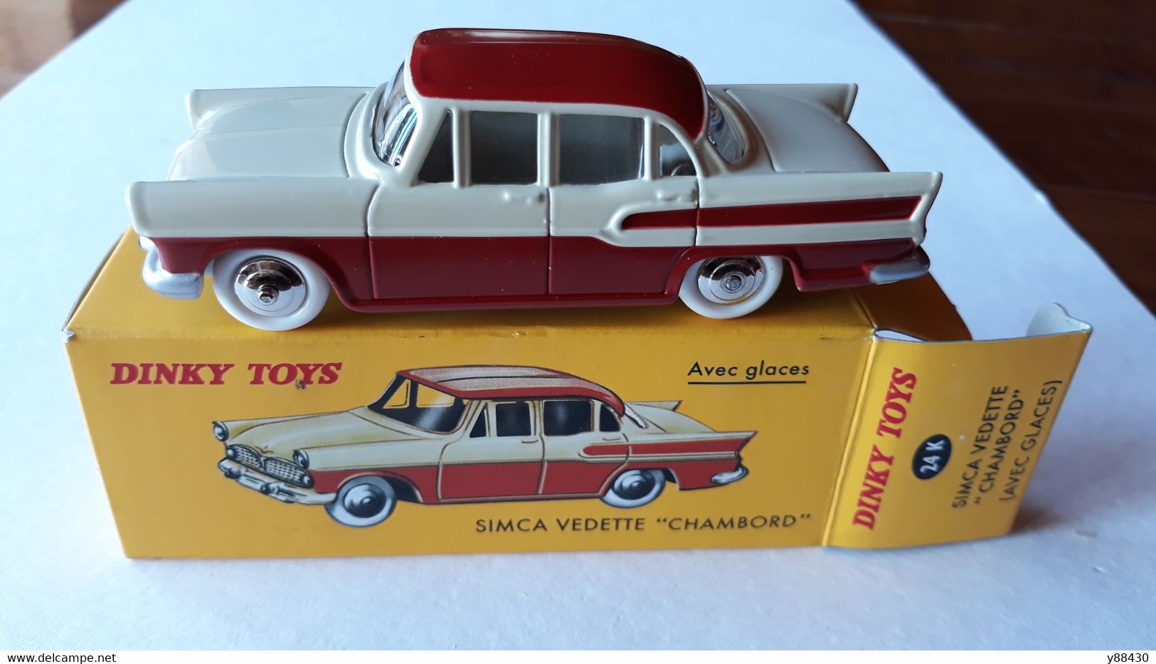 DINKY TOYS -  SIMCA VEDETTE CHAMBORD  - Miniature Avec Sa Boite Et Certificat - Réedition Atlas . Échelle 1/43 - Dinky