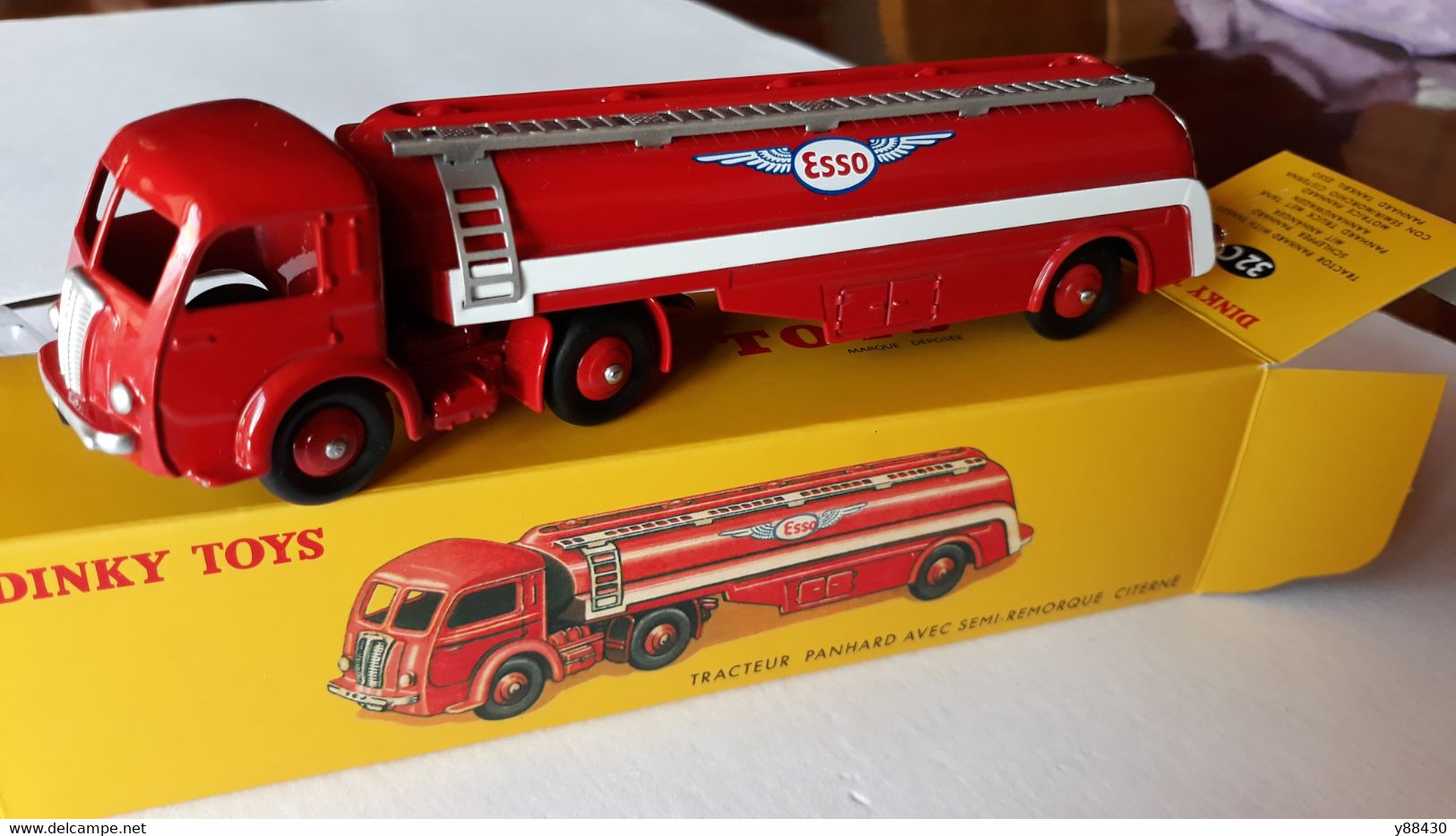 DINKY TOYS - TRACTEUR PANHARD AVEC SEMI-REMORQUE CITERNE  - Miniature Avec Sa Boite Et Certificat - Réedition Atlas - Dinky