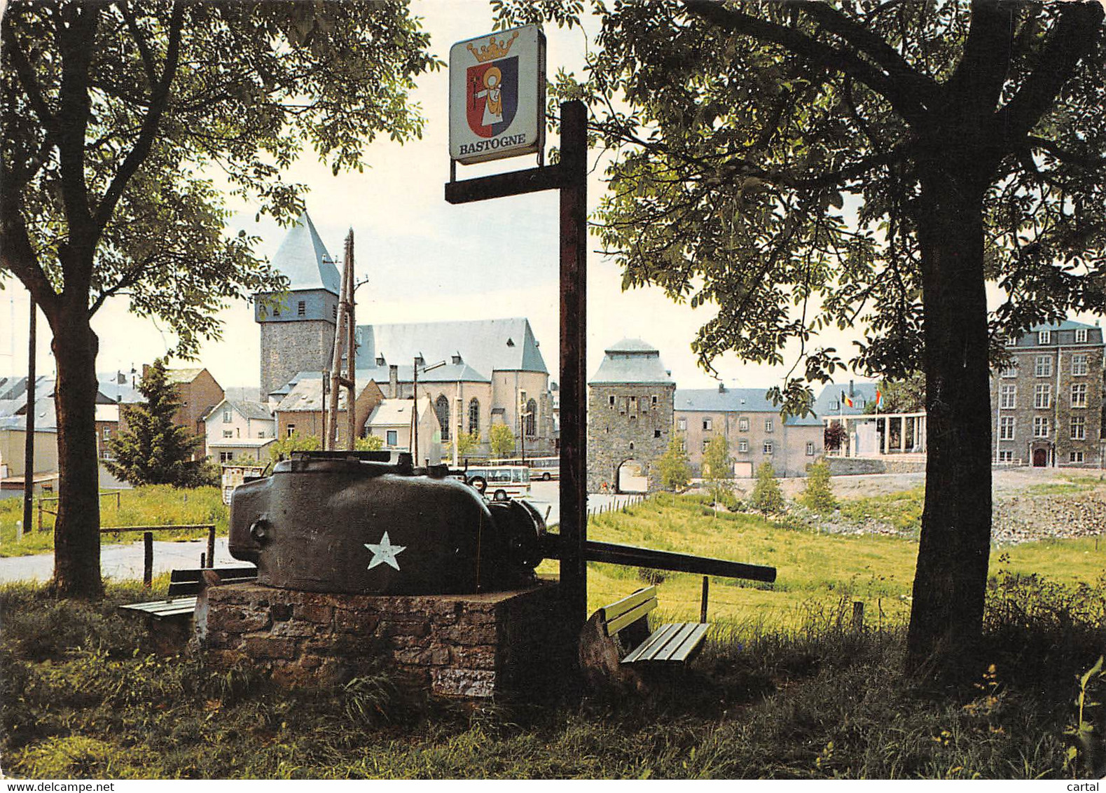 CPM - BASTOGNE - Eglise St. Pierre XIIe Et Porte De Trêves. - Bastogne