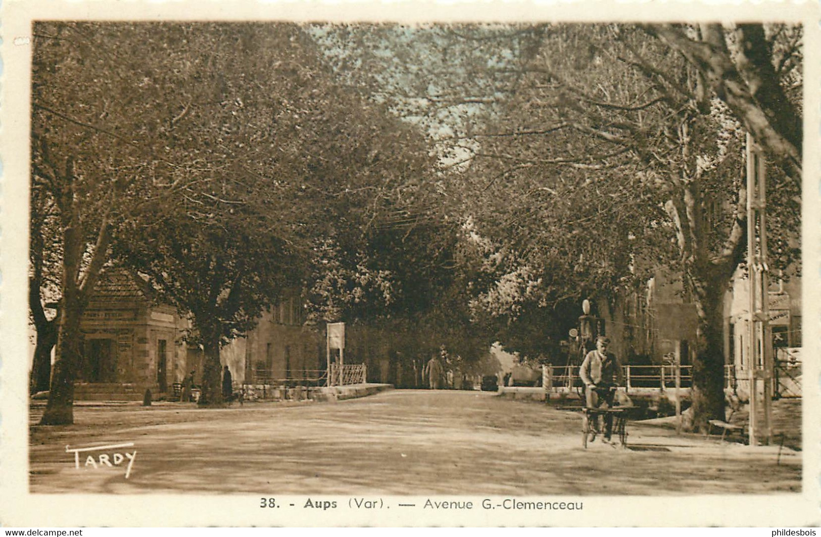 VAR  AUPS Avenue Georges Clemenceau - Aups