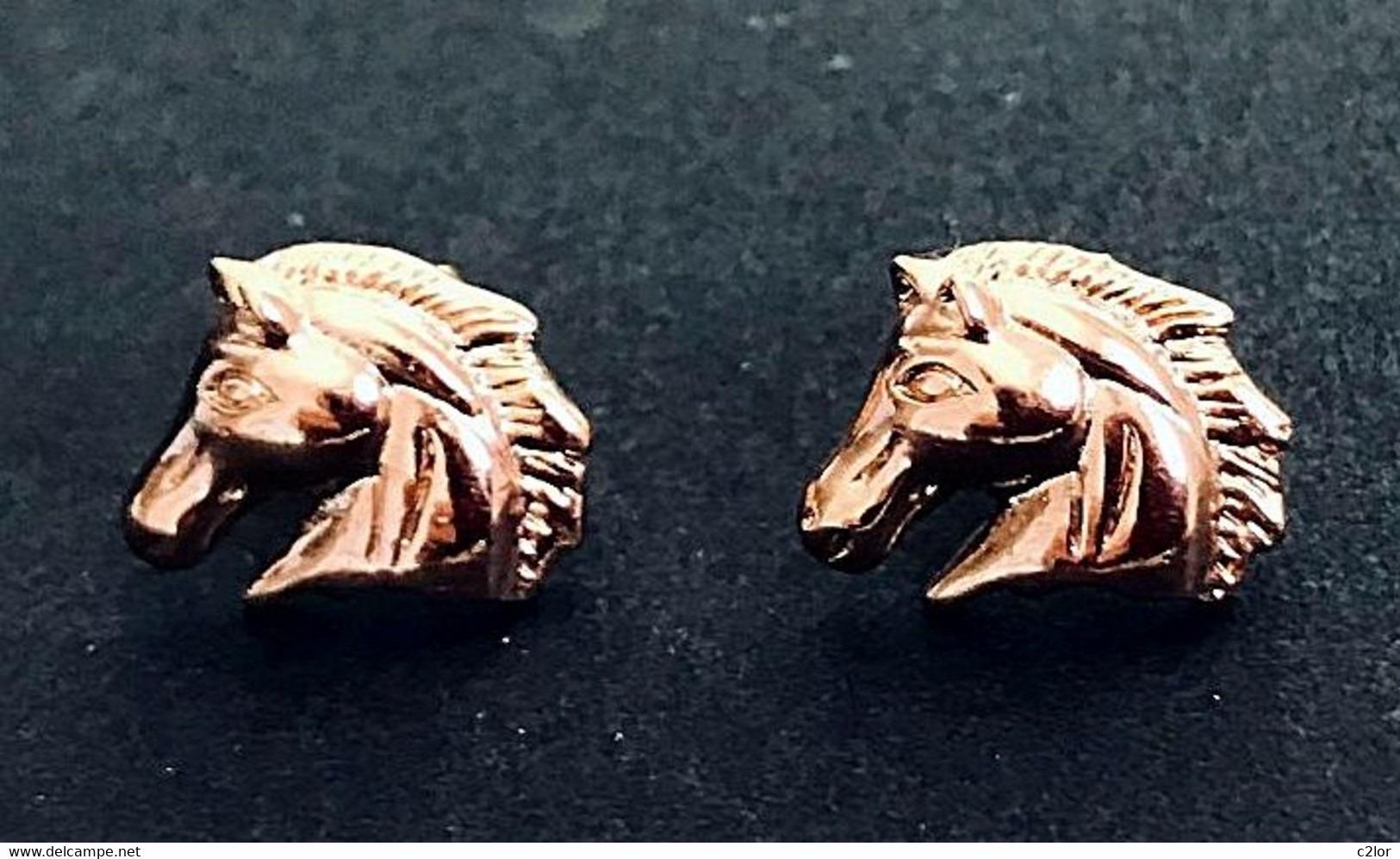 Une Paire De Boucles D'oreilles Tête De Cheval En Métal Doré Neuves - Earrings