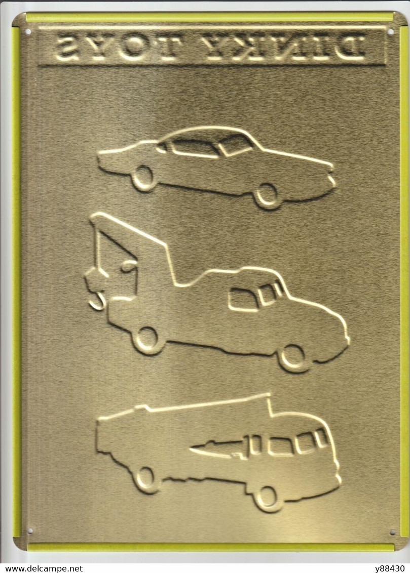 DINKY TOYS - Plaque Relief En Tôle - Réédition Par Atlas De La Plaque D'origine - 28,5 / 21 Cm - Voir Scanne Face Et Dos - Blechschilder (ab 1960)