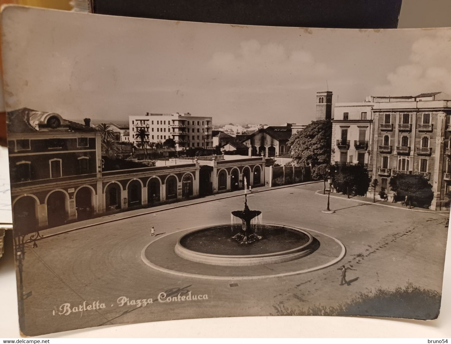 2 Cartoline Barletta ,piazza Monumento E Piazza Conteduca Anni 50 - Barletta