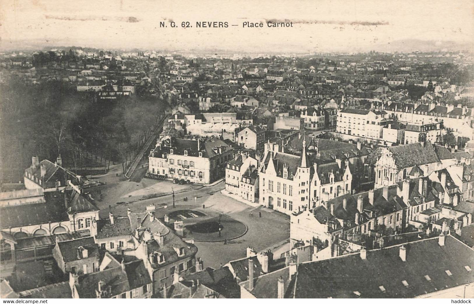 NEVERS : PLACE CARNOT - Nevers