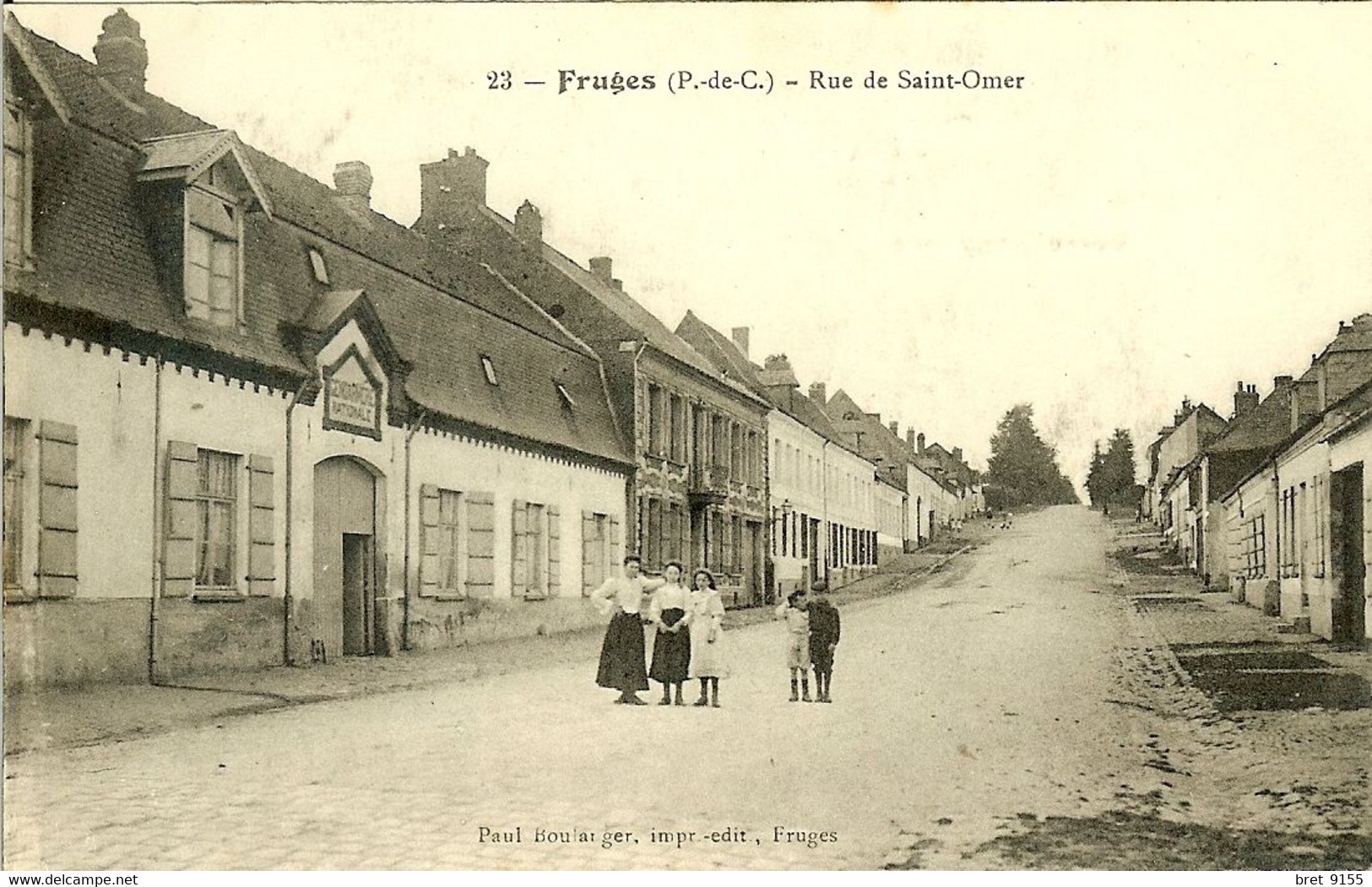 62 FRUGES RUE DE SAINT OMER PETIT GROUPE DEVANT LA GENDARMERIE - Fruges