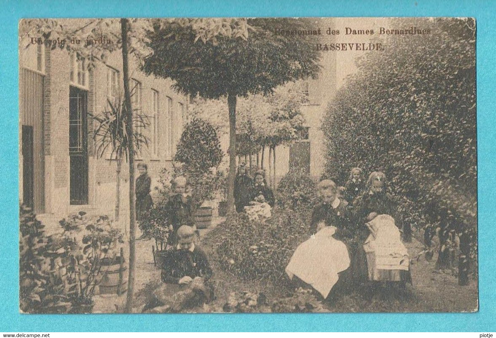 * Bassevelde (Assenede - Oost Vlaanderen) * (E. & B.) Pensionnat Des Dames Bernardines, Coin Du Jardin, Animée - Assenede