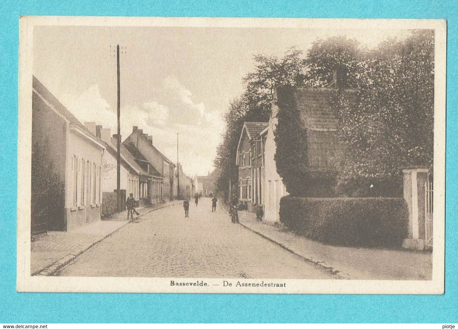 * Bassevelde (Assenede - Oost Vlaanderen) * (Uitg Panis Koster - Em. Beernaert) De Assenedestraat, Animée, Old, Rare - Assenede