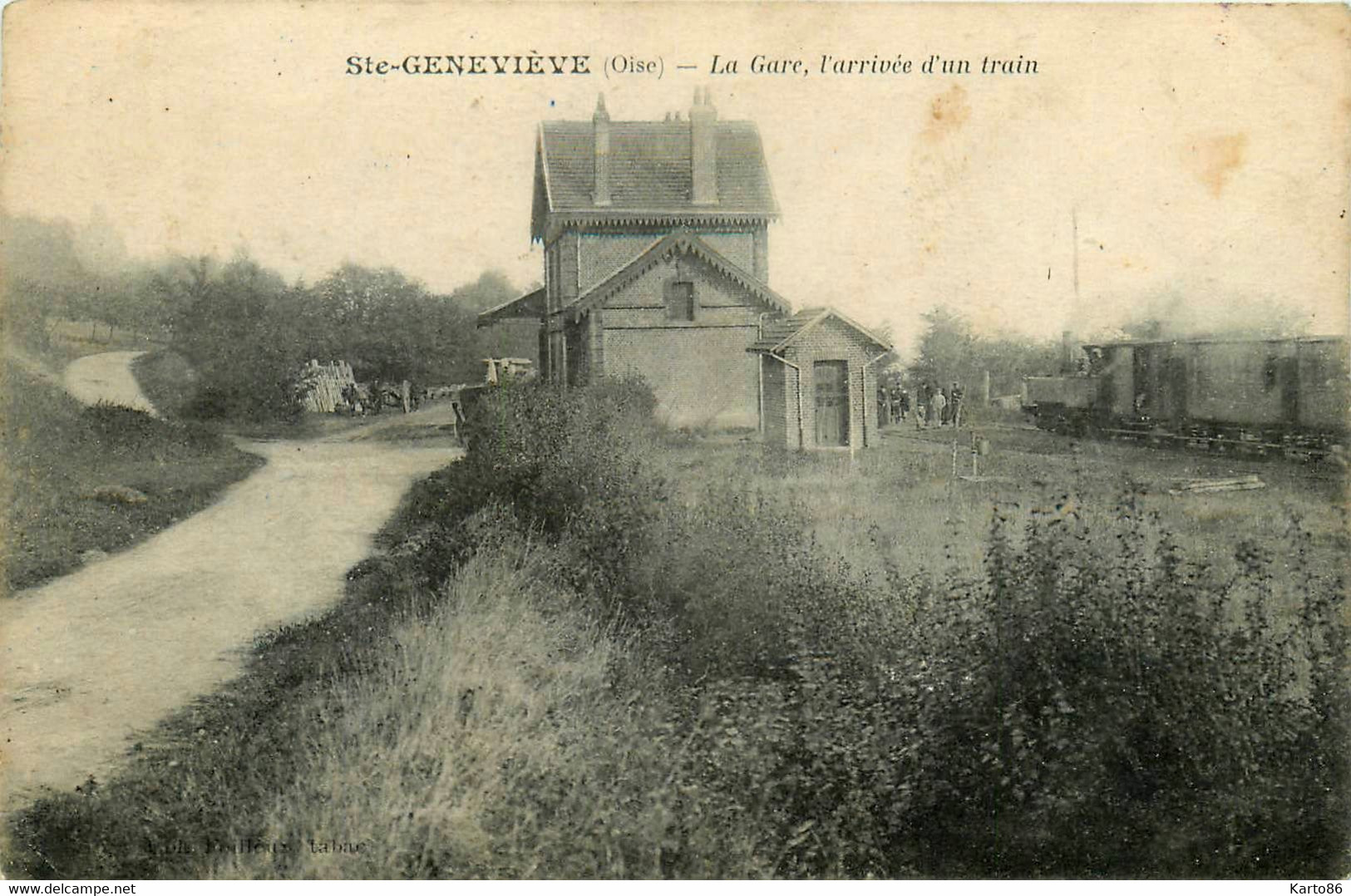 Ste Geneviève * La Gare Du Village Et L'arrivée D'un Train * Ligne Chemin De Fer * Route Chemin - Sainte-Geneviève