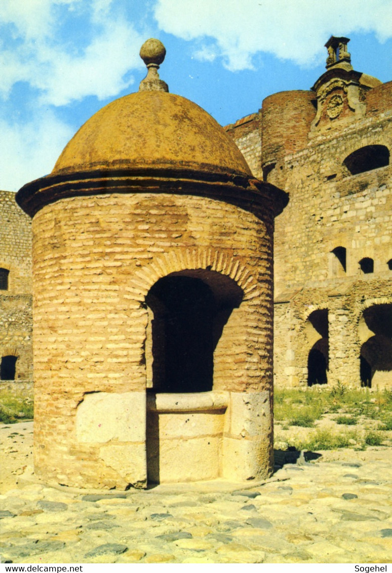 Salses - Château Fort - Le Puits - Salses