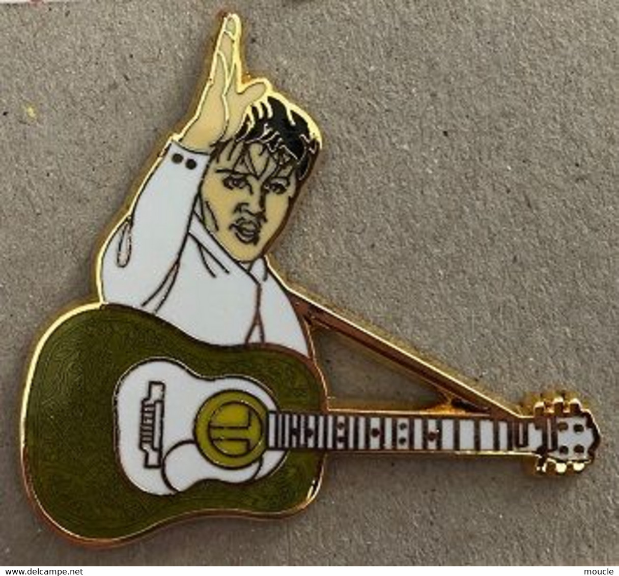 ELVIS PRESLEY - THE KING - ROCK'N ROLL - GUITARE VERTE ET BLANCHE- CHEMISE BLANCHE EGF -      (29) - Personaggi Celebri