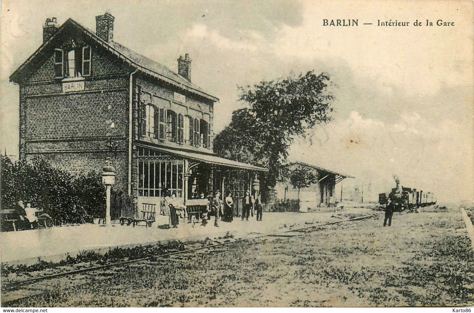 Barlin * Intérieur De La Gare Du Village * Train Locomotive * Ligne Chemin De Fer - Barlin