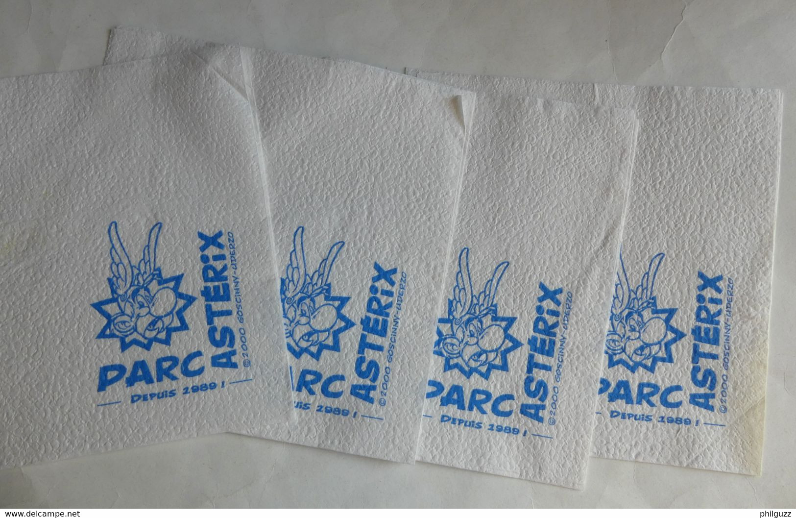 ASTERIX  PARC SAISON 2000 4 Serviettes En Papier BLEUE  " Serviette " - Objets Publicitaires