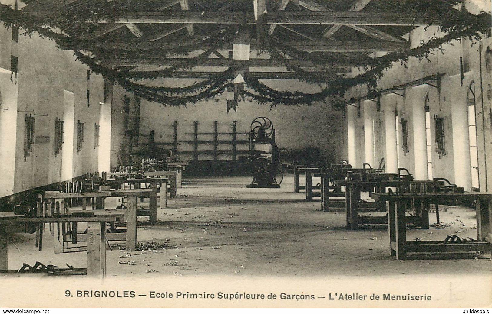 VAR  BRIGNOLES  école Primaire Superieure De Garçons  Atelier De Menuiserie - Brignoles